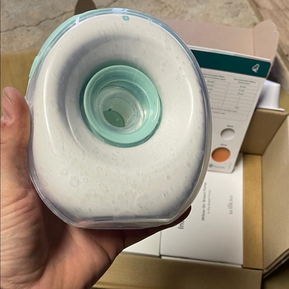 Wearable Breast Pump with Clear and Mint Design - Picture 9 of 13